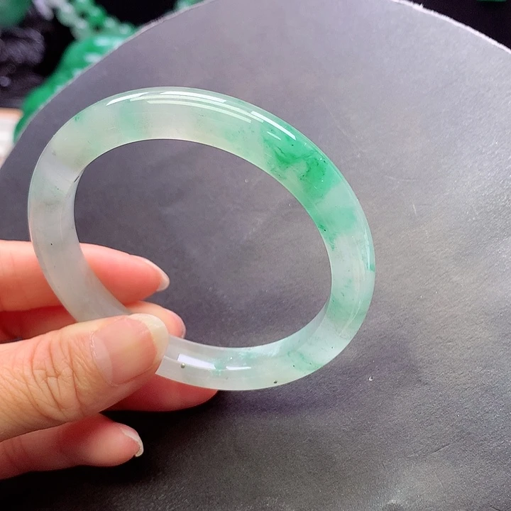未镶嵌手镯石英质玉