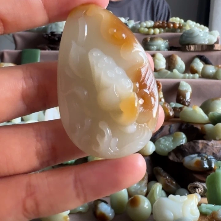 颈饰未镶嵌和田玉（糖玉）