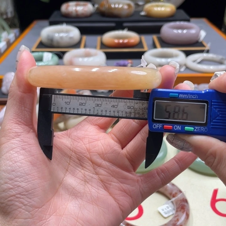 未镶嵌手镯石英质玉