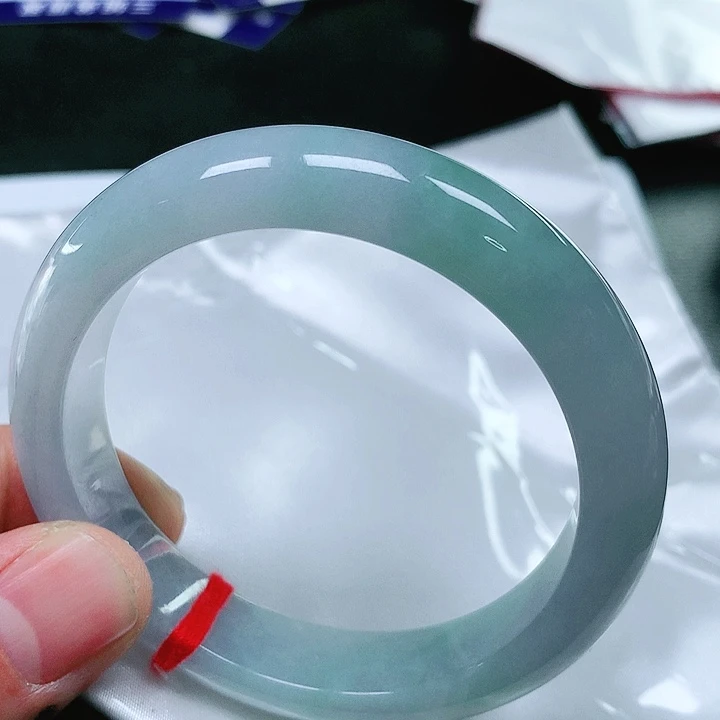 翡翠手镯未镶嵌翡翠手镯未镶嵌