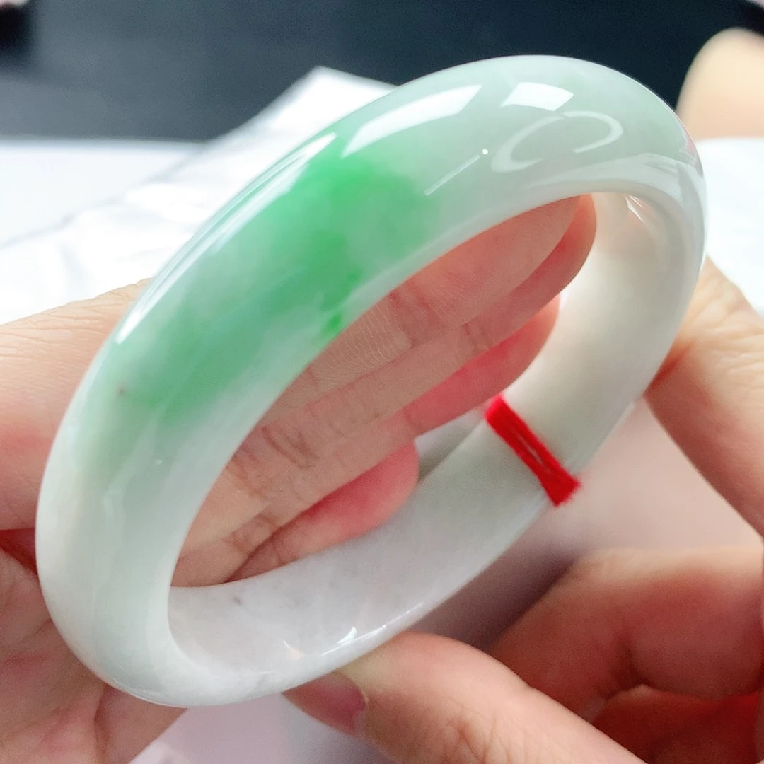 翡翠手镯未镶嵌，063