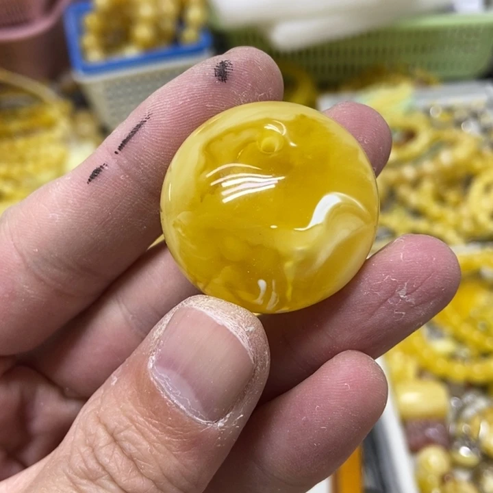 蜜蜡未镶嵌裸石吊坠