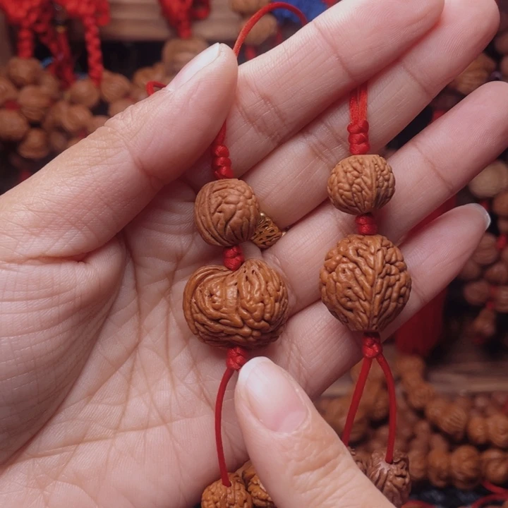 木质类龙纹桃枭挂件