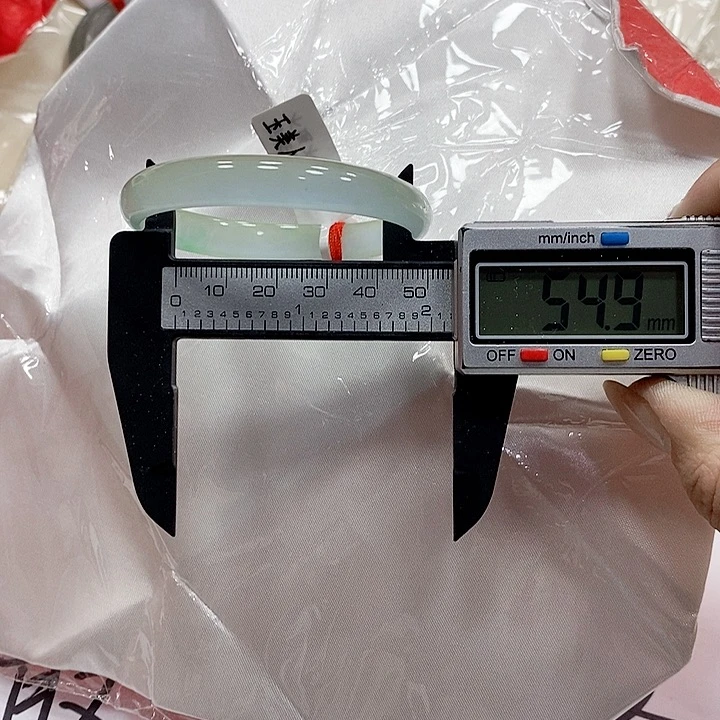 翡翠手镯未镶嵌225