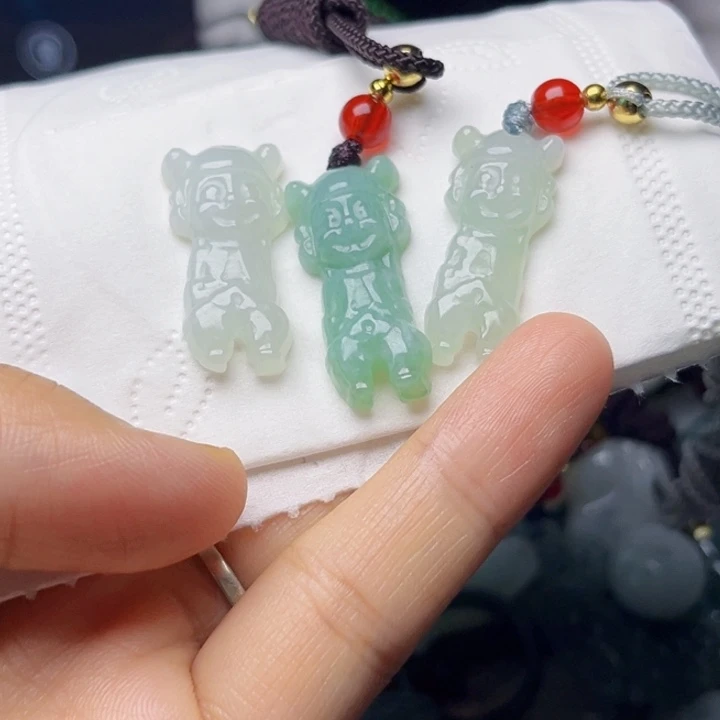 翡翠未镶嵌颈饰挂件