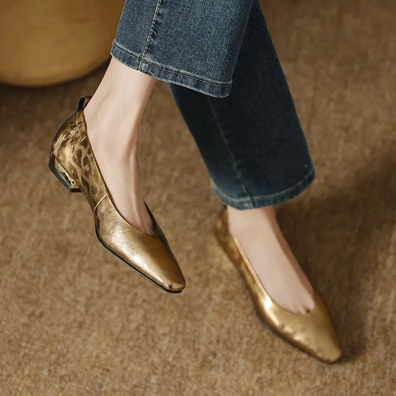 豹纹气质奶奶平跟大码方头高跟鞋通勤特新款鞋子女款爆款2025新款
