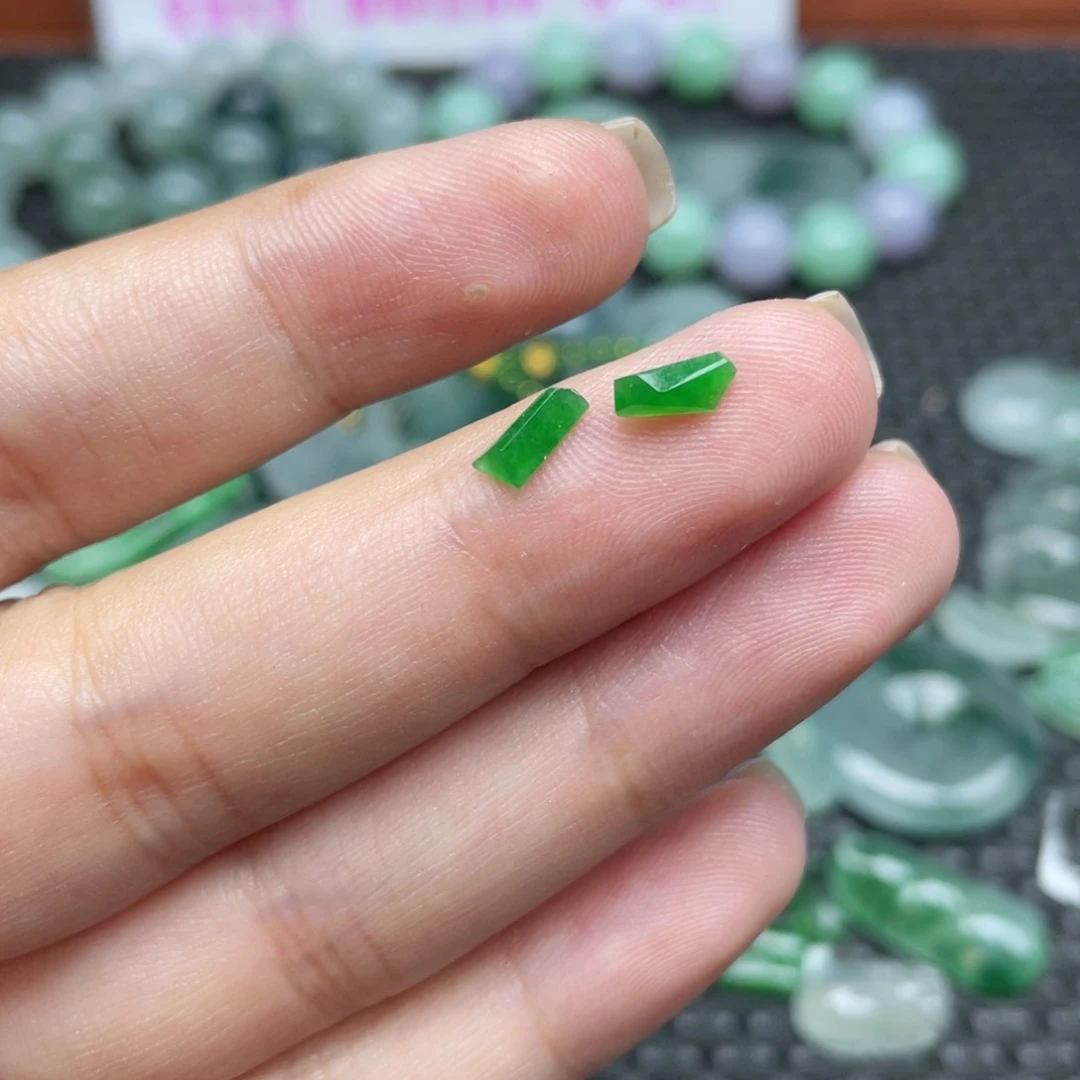 未镶嵌挂件翡翠  翡翠