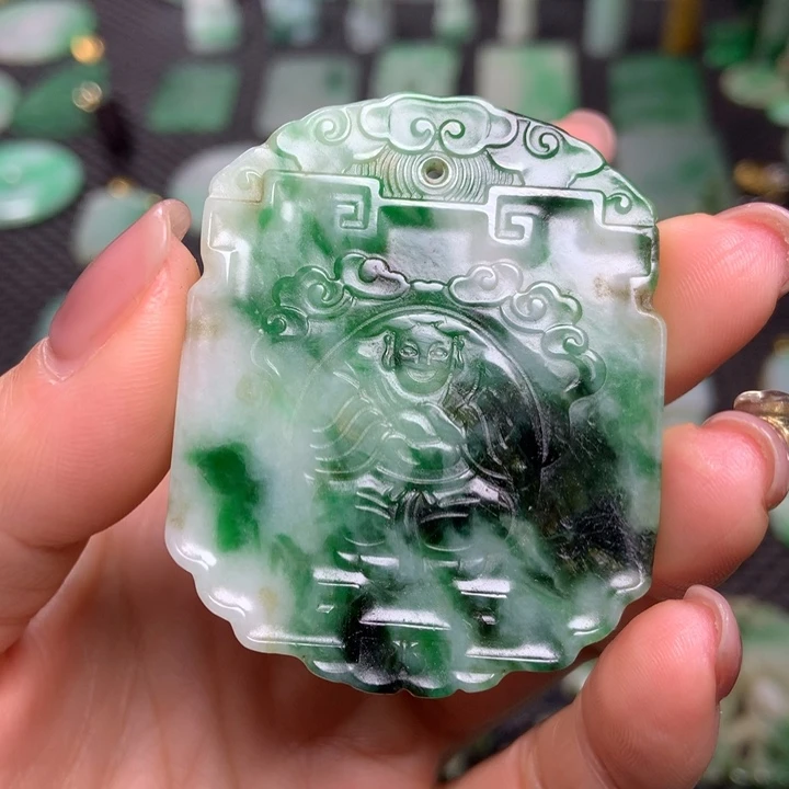 翡翠挂件未镶嵌……