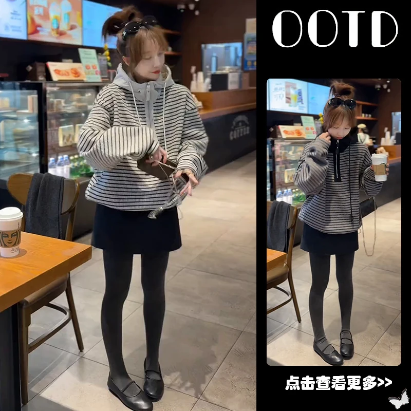 超火秋季穿搭一整套女2025新款连帽宽松条纹卫衣百搭短裙两件套