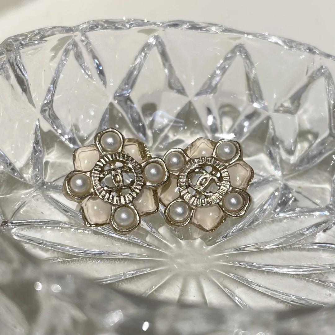 95新 Chanel/香奈儿 特价！琉璃珍珠双C耳钉 2405062