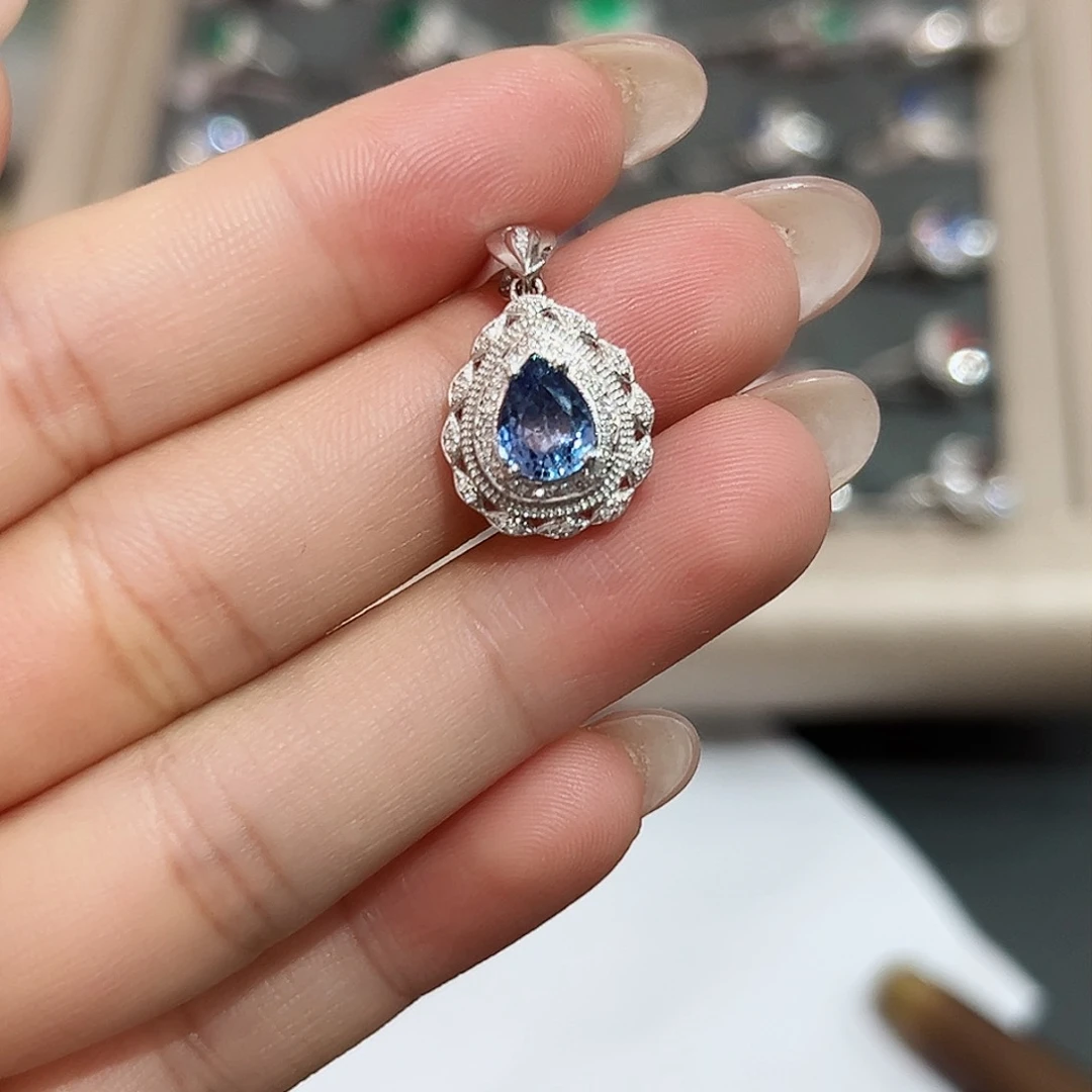 蓝宝石颈饰18K金镶嵌