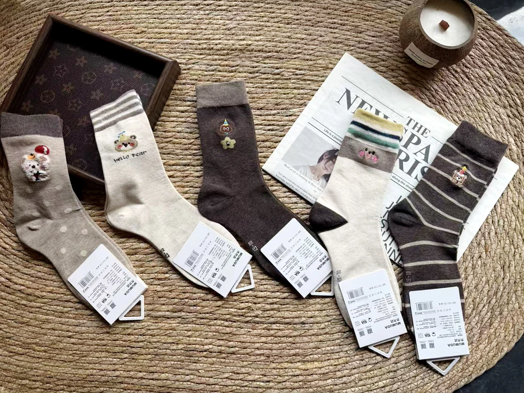 学院风春季少女风中长筒袜耐磨提花极简风刺绣袜