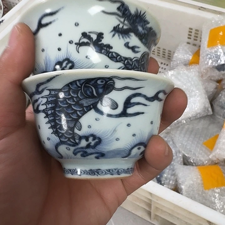 瓷片青花鱼化龙中号压手客杯