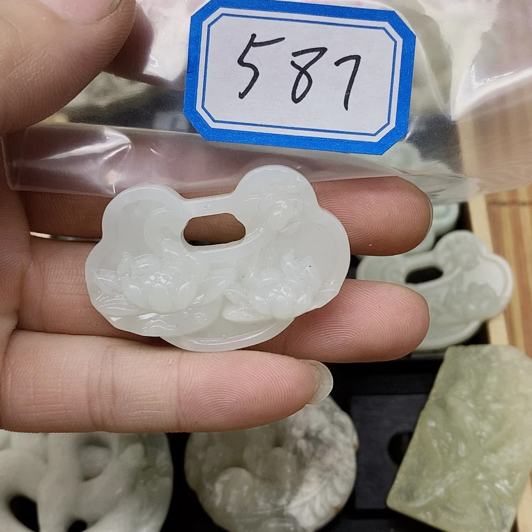 蛇纹石玉未镶嵌颈饰燕*飞587