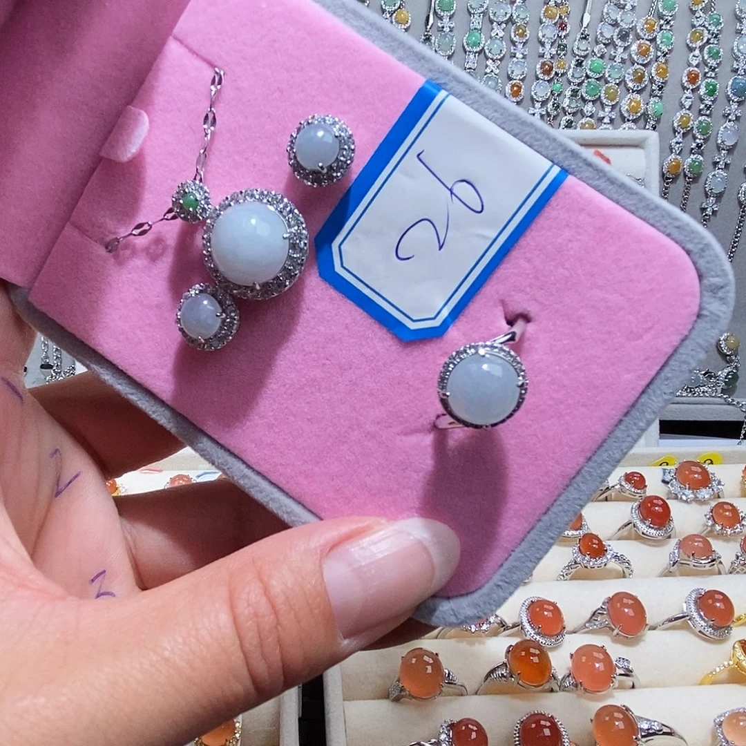 翡翠未镶嵌戒指缅甸