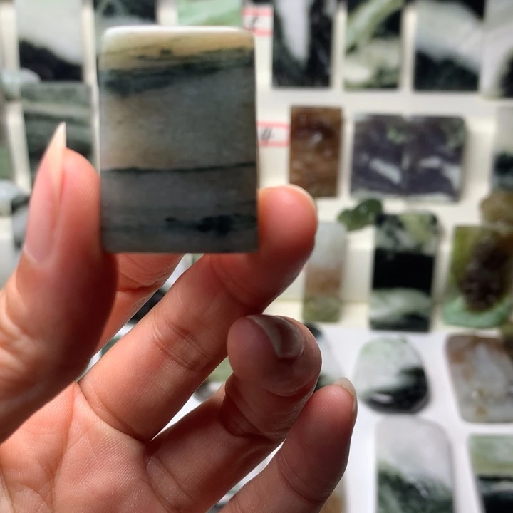 独山玉未镶嵌颈饰