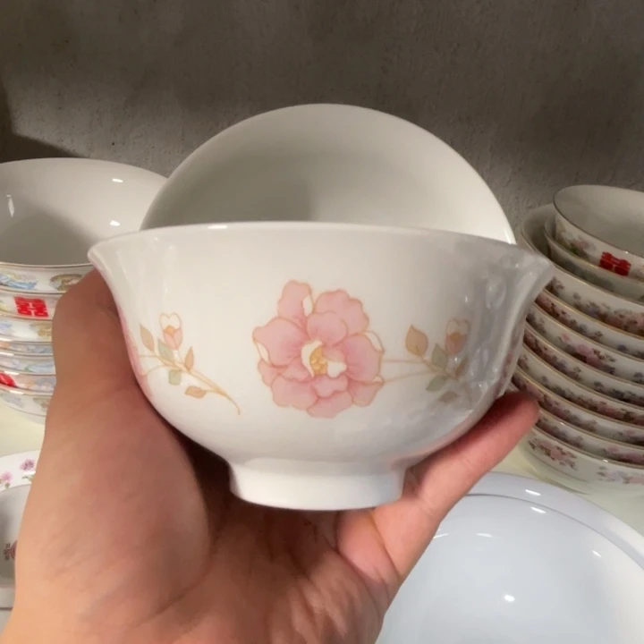 摆件不想吃啊喂狗呢吃呢就给她