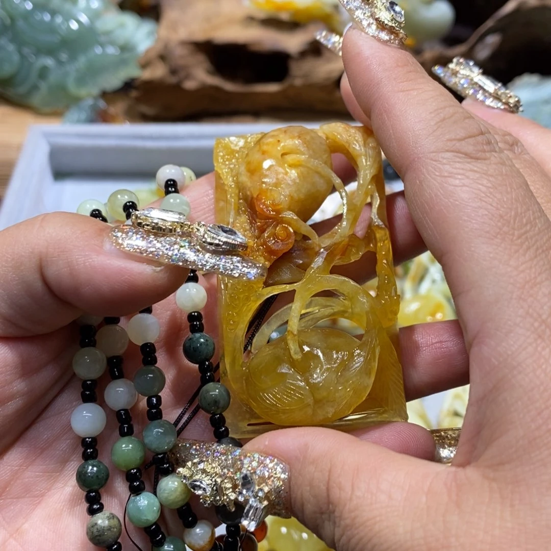 蛇纹石玉颈饰未镶嵌