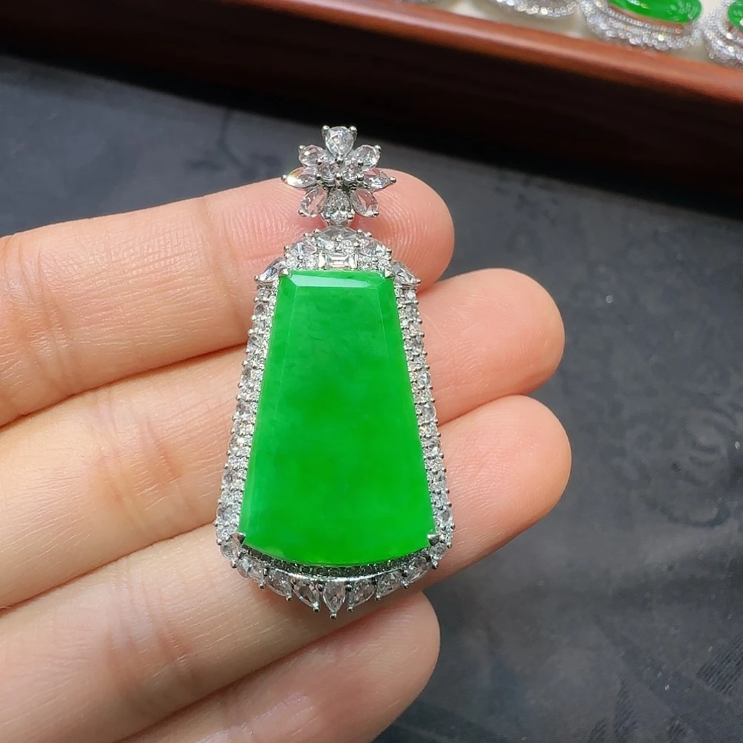 翡翠吊坠(不含链)18K金镶嵌