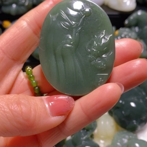 颈饰未镶嵌和田玉（糖玉）