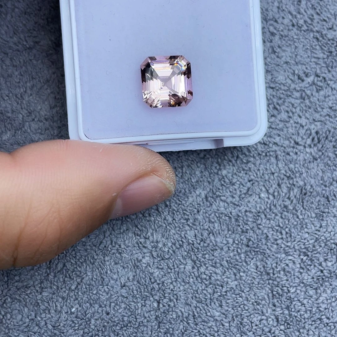 未镶嵌碧玺裸石5Ct。