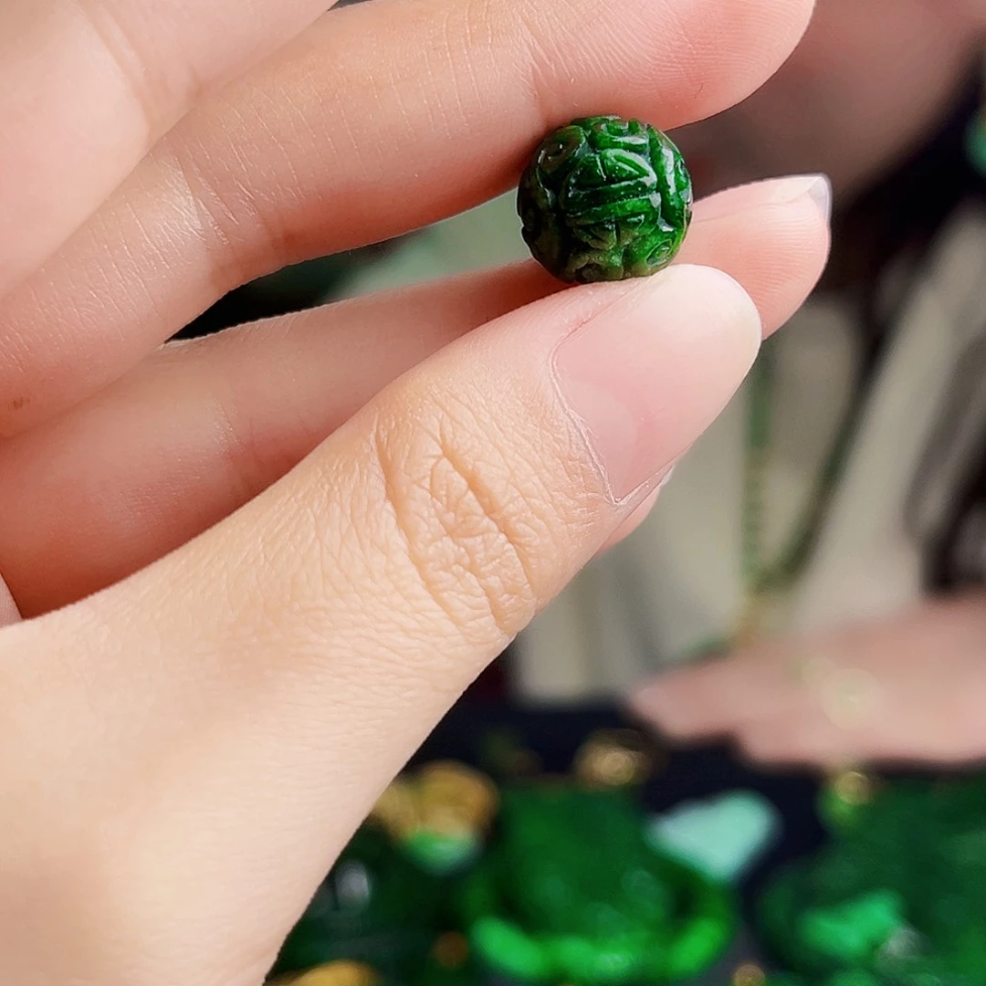 颈饰未镶嵌翡翠多样性