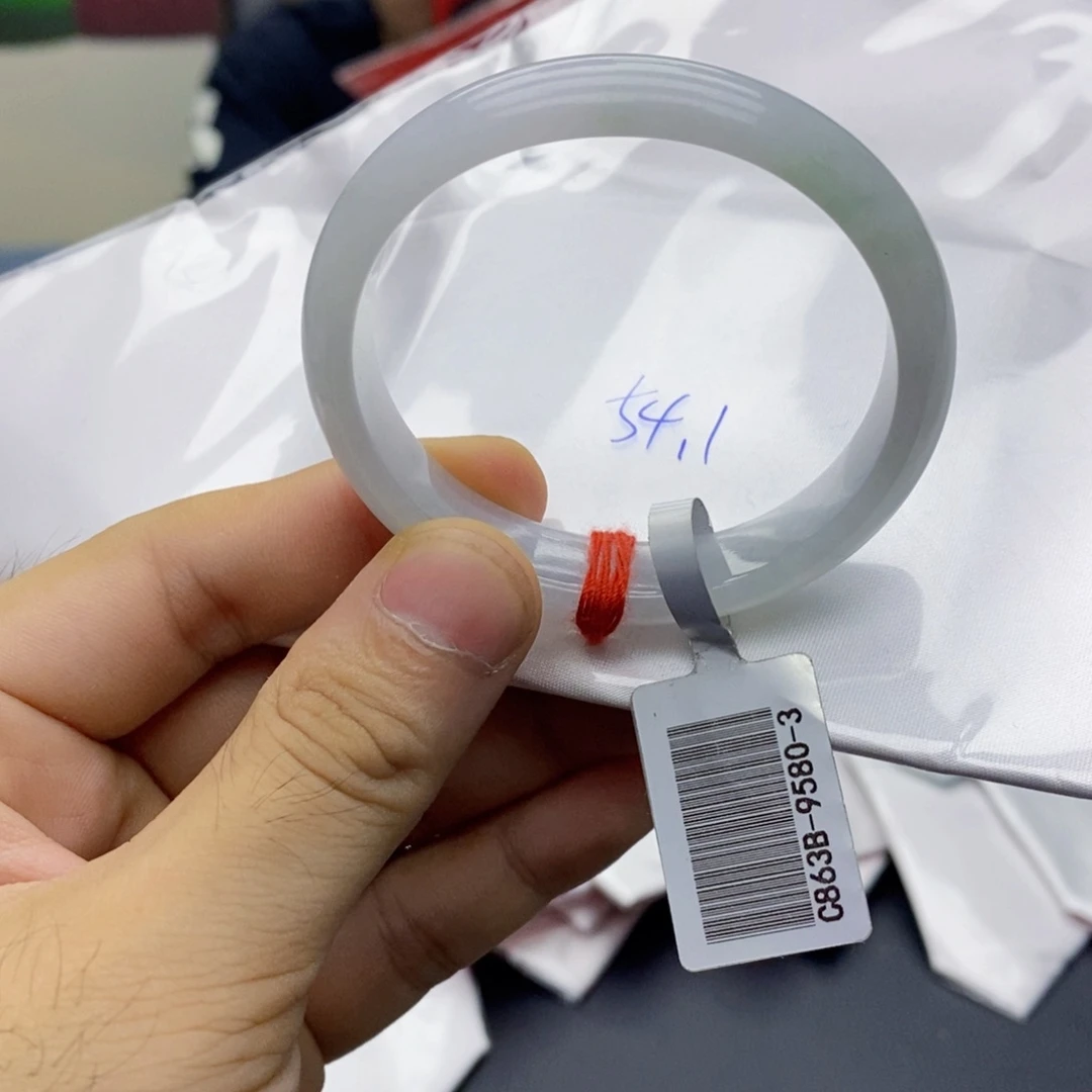 翡翠手镯未镶嵌翡翠手镯