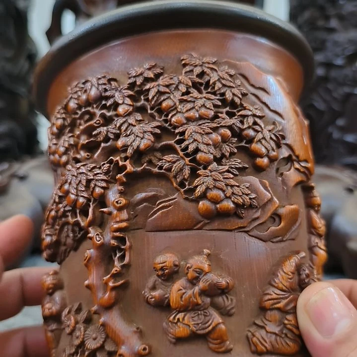 西***事香榧木老竹雕人物笔筒