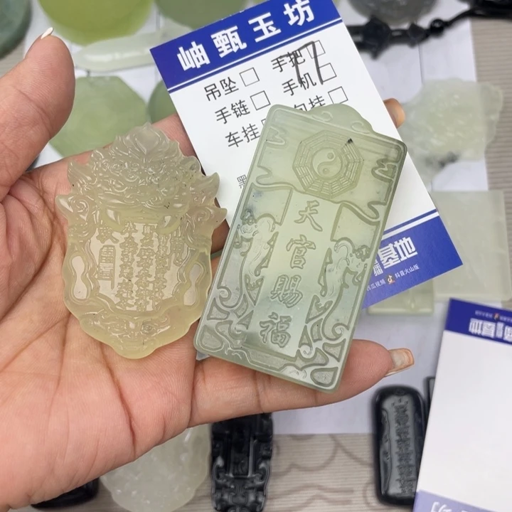 岫玉未镶嵌颈饰高*虎挂件