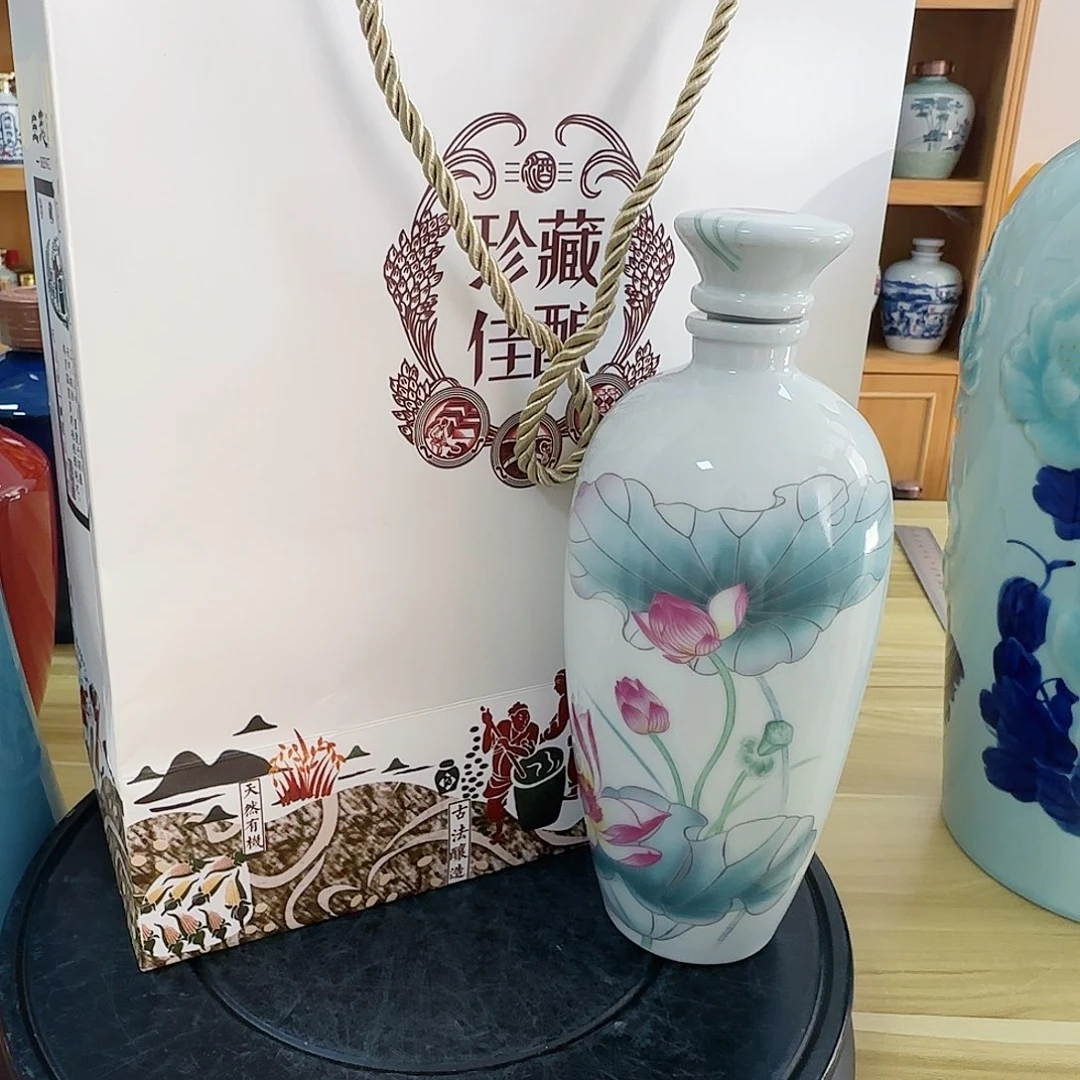 6个荷花酒瓶➕3套礼盒