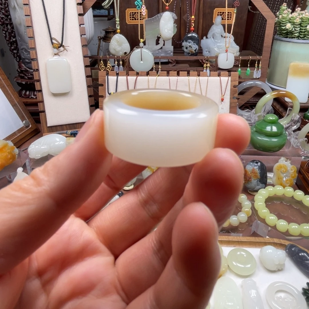和田玉未镶嵌戒指