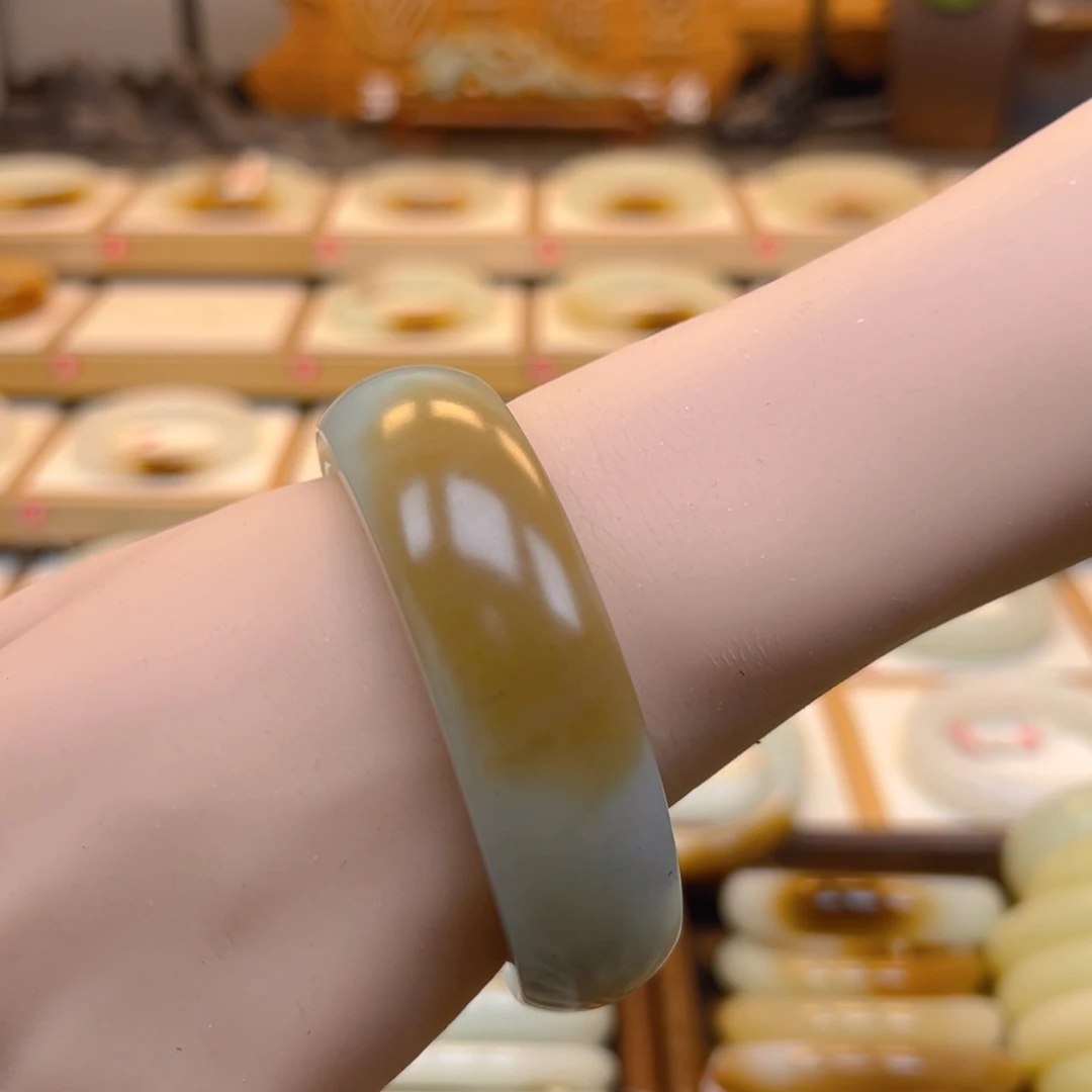 和田玉手镯未镶嵌2