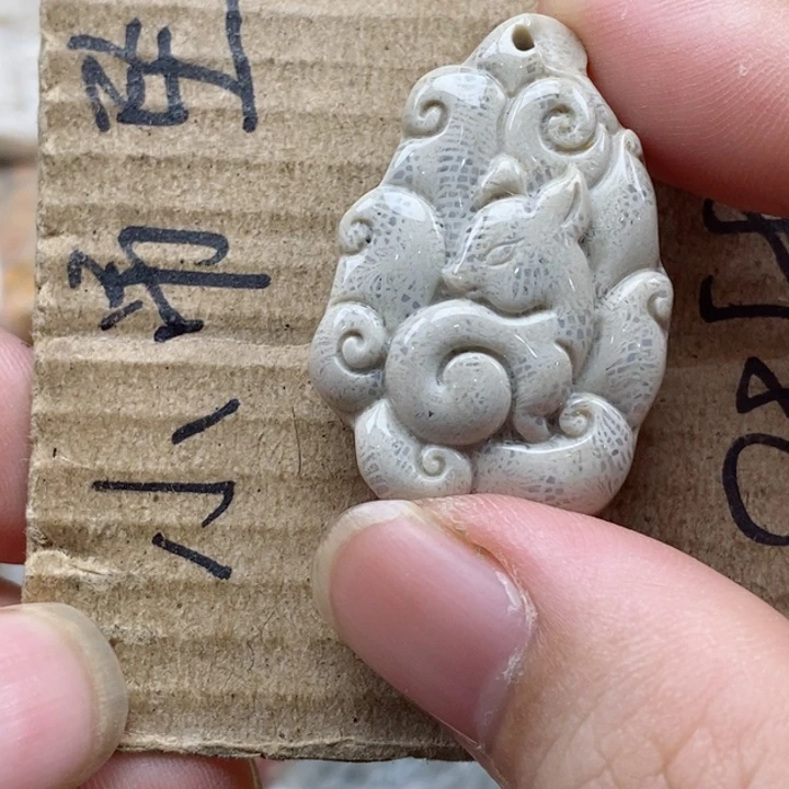 硅化珊瑚（珊瑚玉）未镶嵌颈饰曲*精