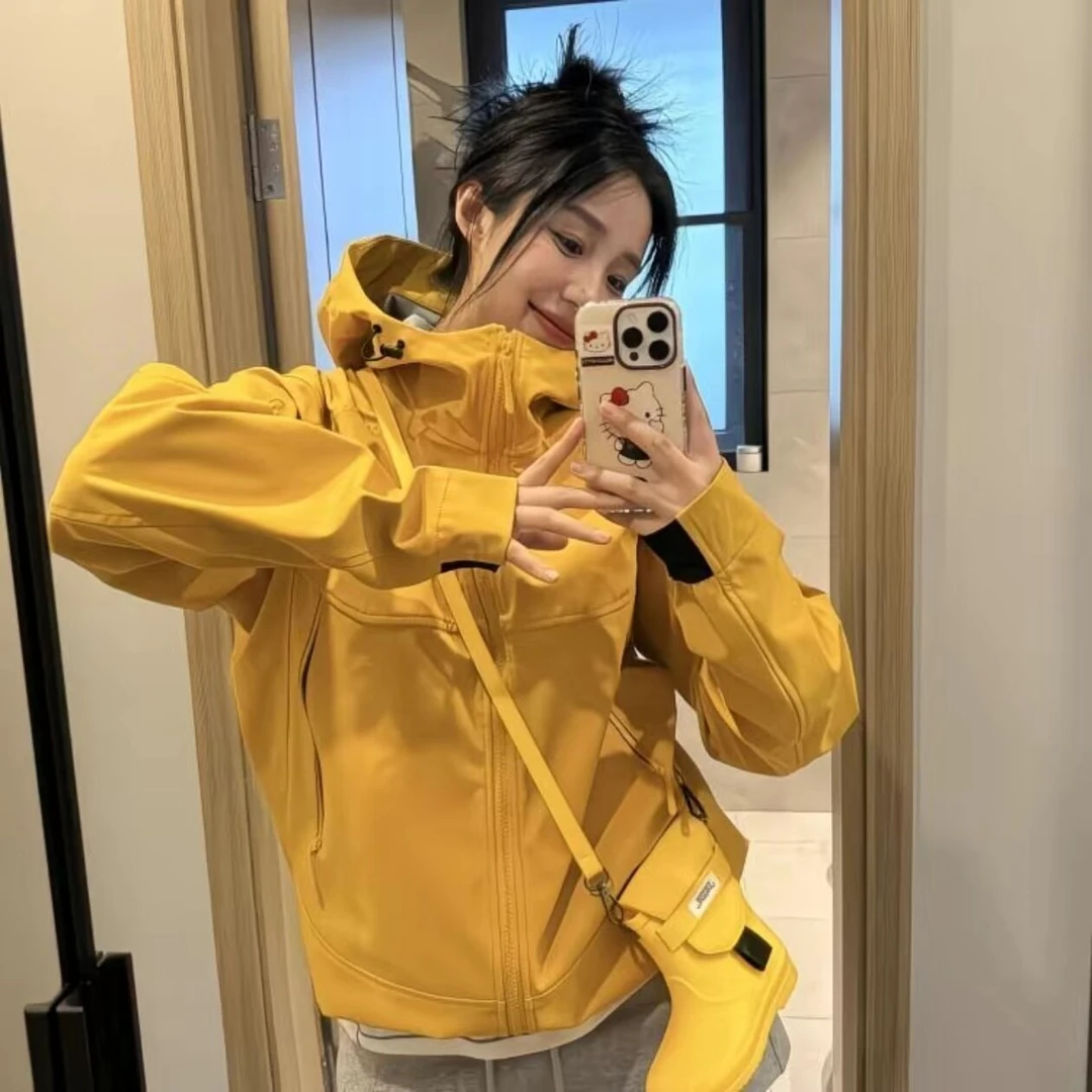 立体剪裁户外运动通勤软壳外套春秋季男女休闲连帽情侣冲锋夹克