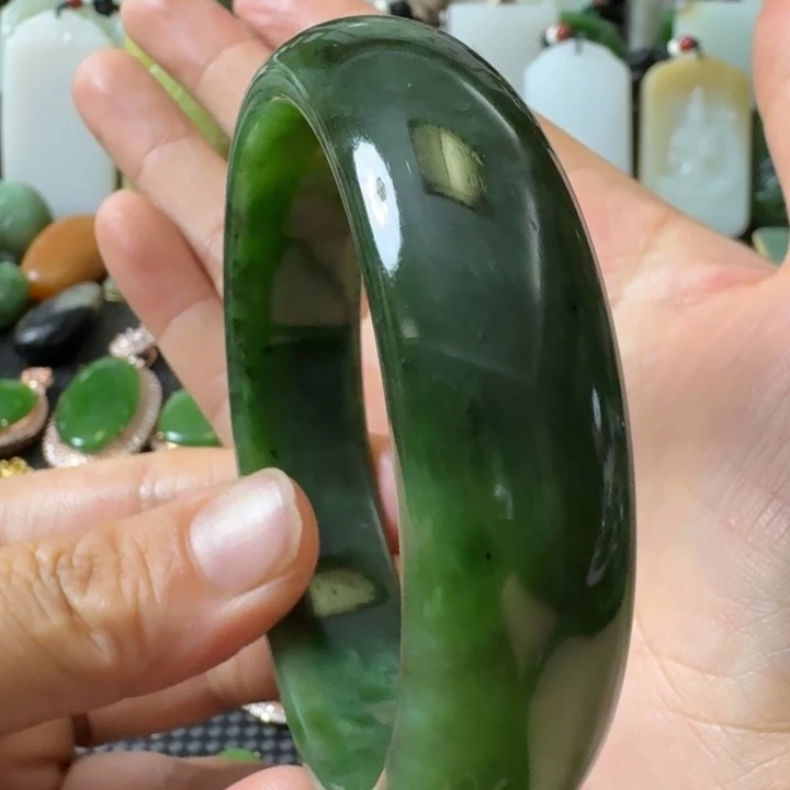 和田玉未镶嵌颈饰俄七菠菜绿61