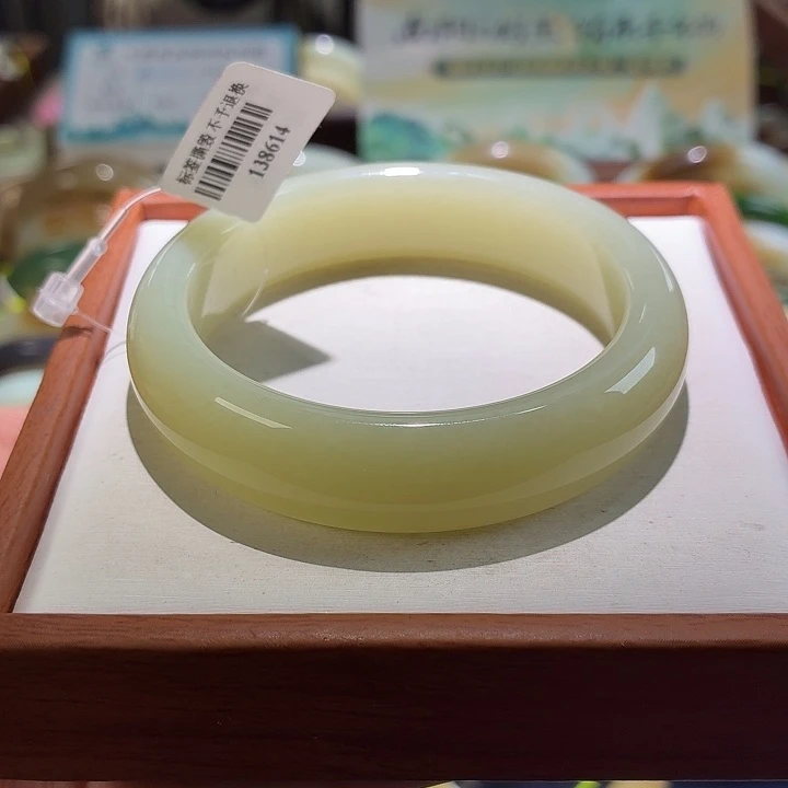 和田玉未镶嵌手镯42。 55/56