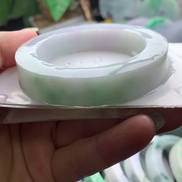 未镶嵌手镯定制翡翠