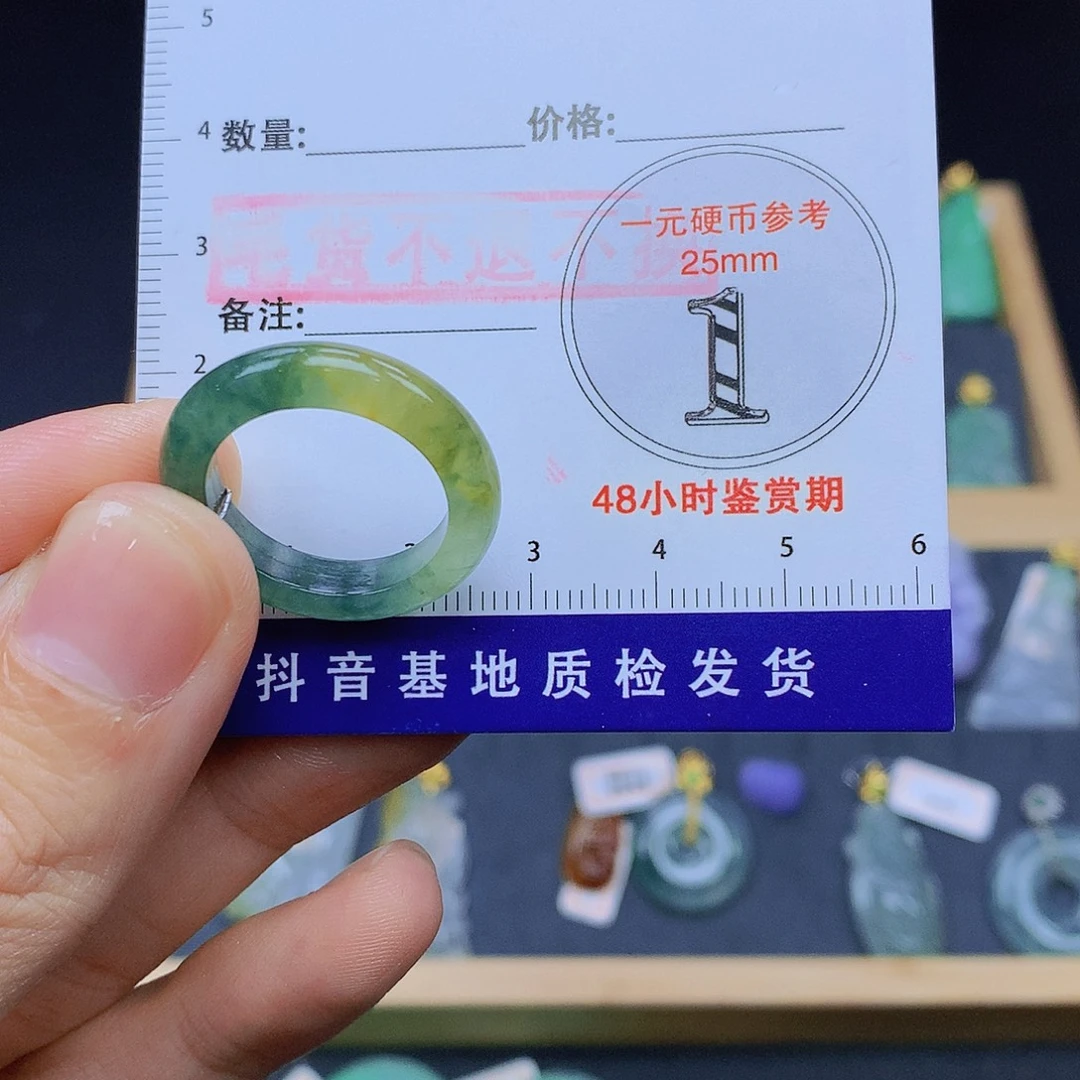 哆***梦翡翠未镶嵌颈饰翡翠