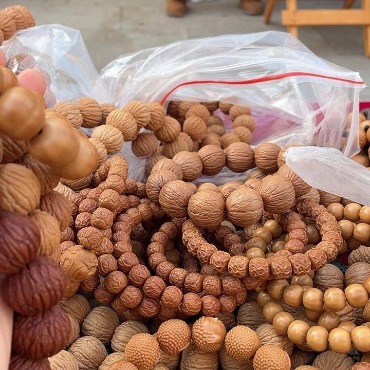 在***己猴头核桃手串猴头核桃