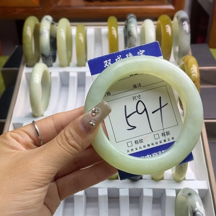 蛇纹石玉手镯未镶嵌700