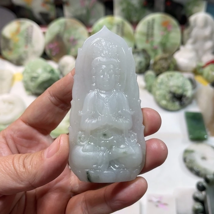 爱***米独山玉未镶嵌颈饰