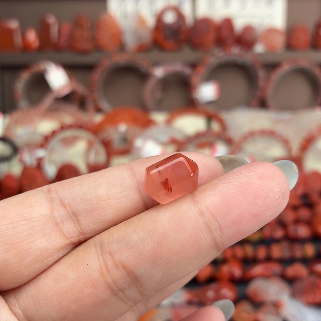 南红玛瑙未镶嵌颈饰8-9咪六棱形