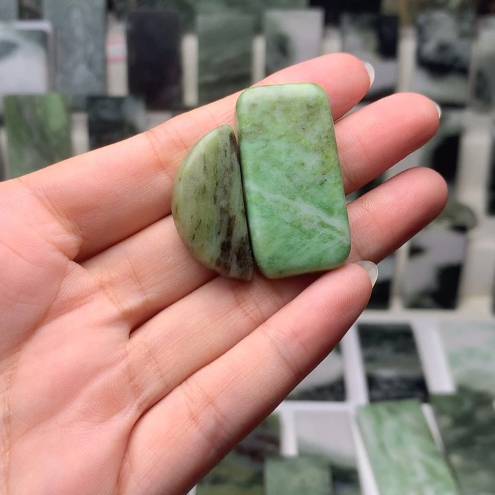 独山玉未镶嵌颈饰