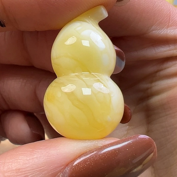 蜜蜡未镶嵌珠宝奇石