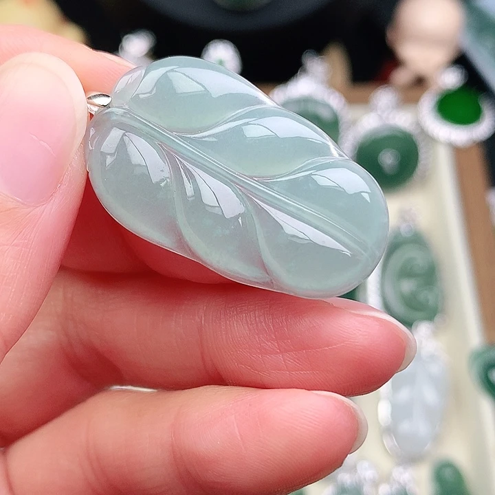 颈饰未镶嵌翡翠吊坠