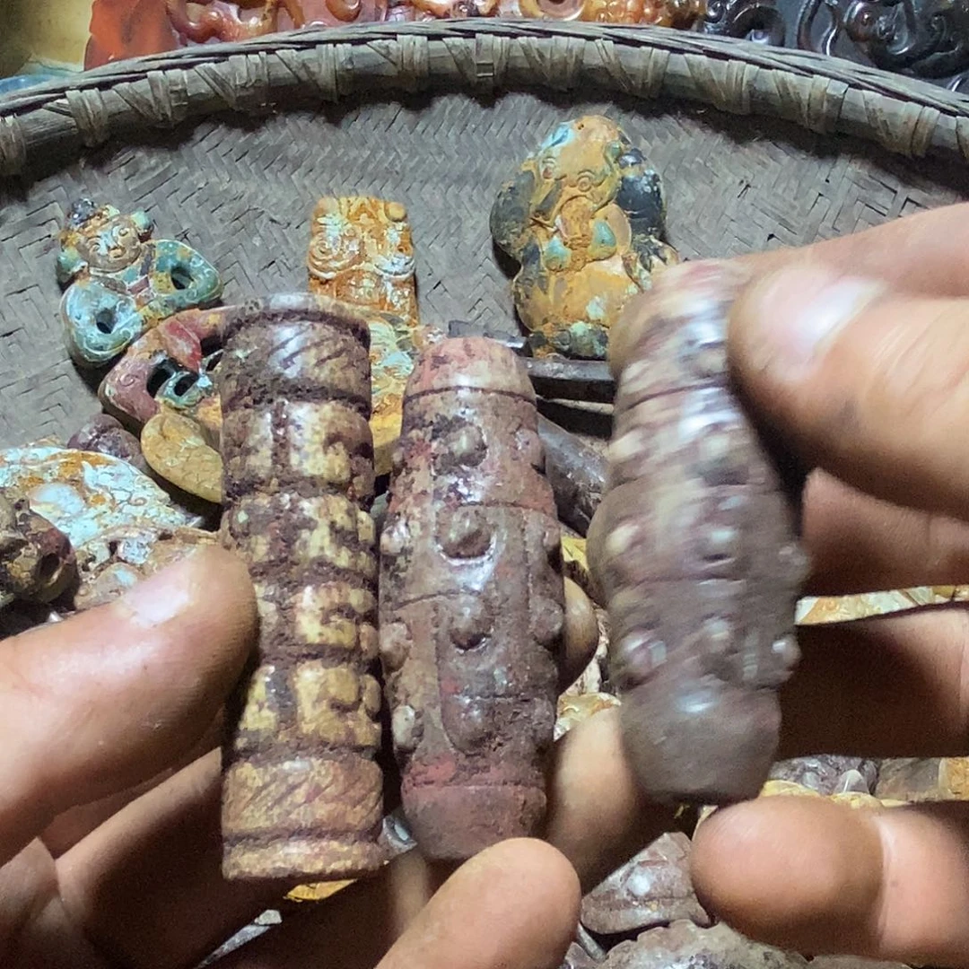 小***哥和田玉（糖玉）未镶嵌颈饰