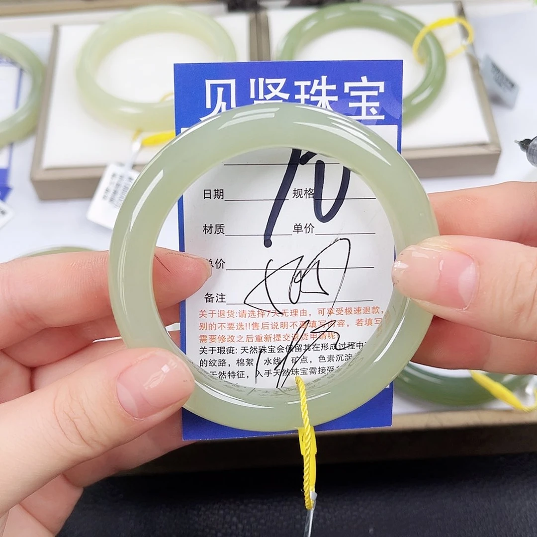 和田玉手镯未镶嵌