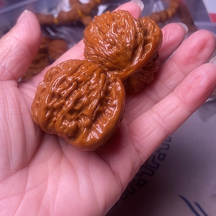 用***4文玩核桃吊坠狮子
