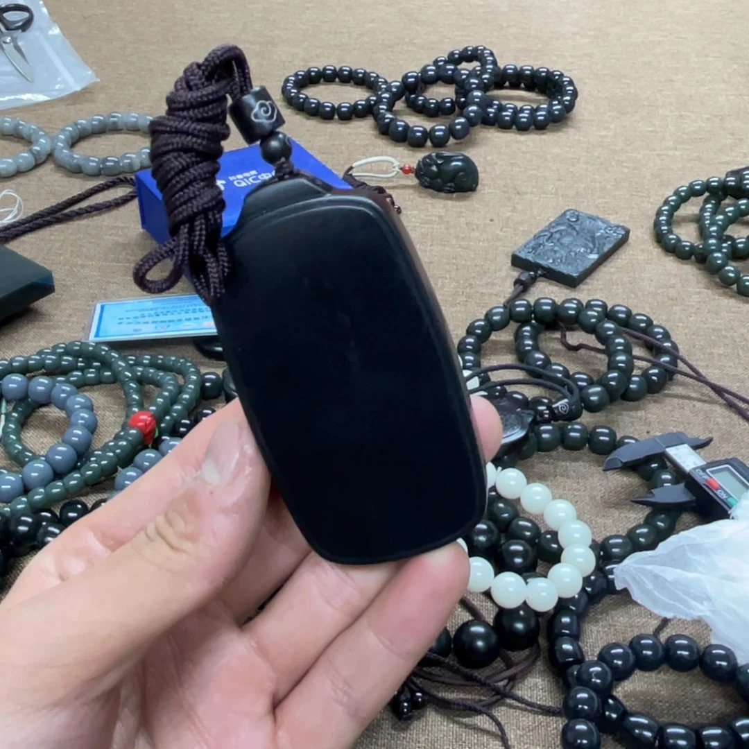 海***空和田玉未镶嵌颈饰