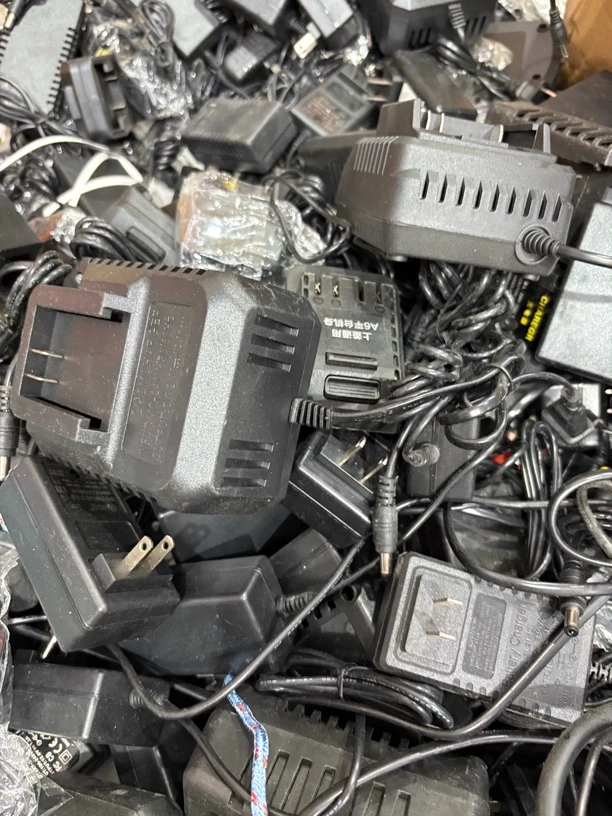 杂款充电器二斤百分之90都是好用的